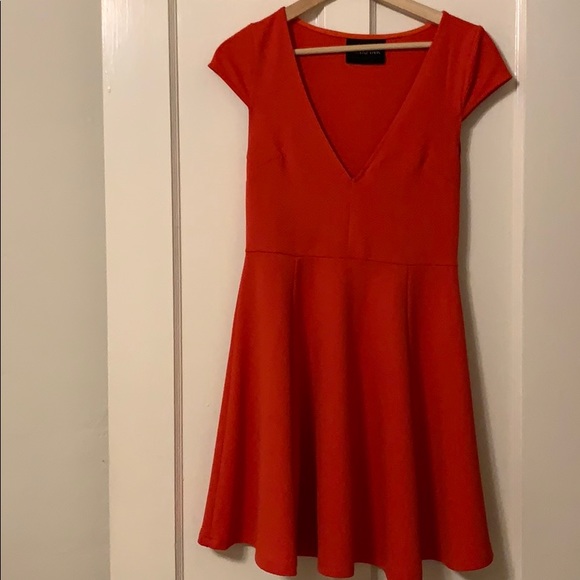 MinkPink Red V-neck fitted skater dress w/ sleeves - Picture 2 of 4